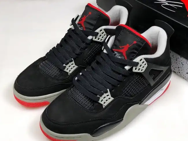 BLACK JORDAN 4 RETRO CEMENT 308497-060 0527